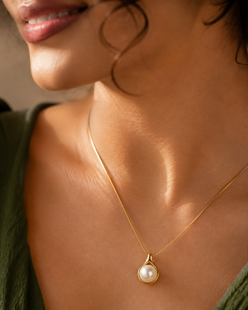 The Pearl Teardrop Necklace