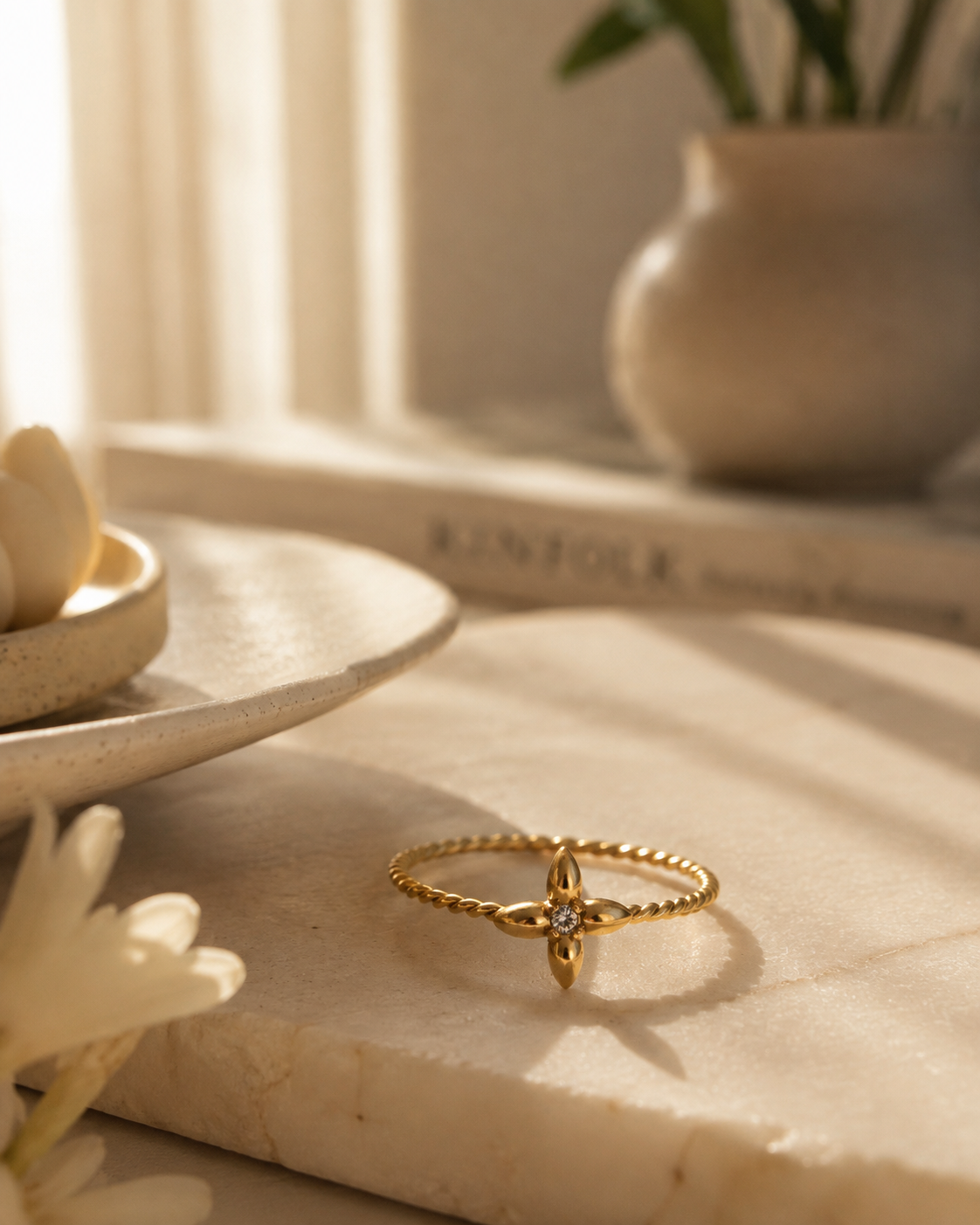 The Élan Floral Gold Ring