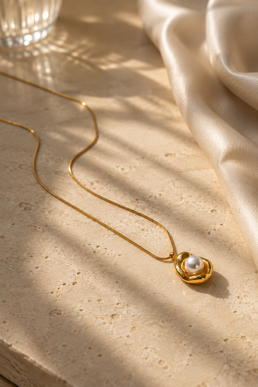 The Pearl Elan Pendant Necklace