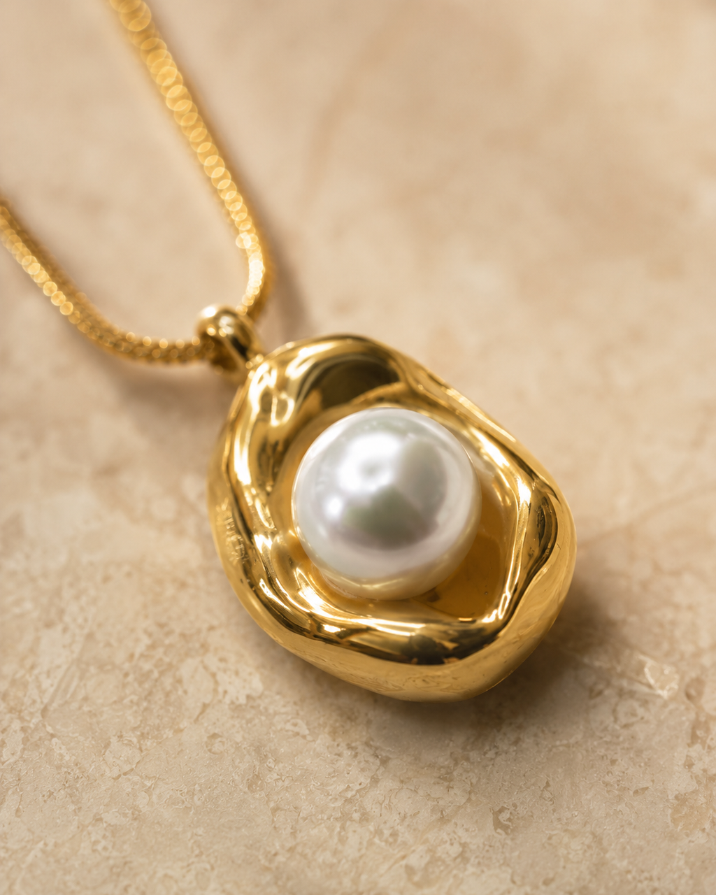 The Pearl Elan Pendant Necklace