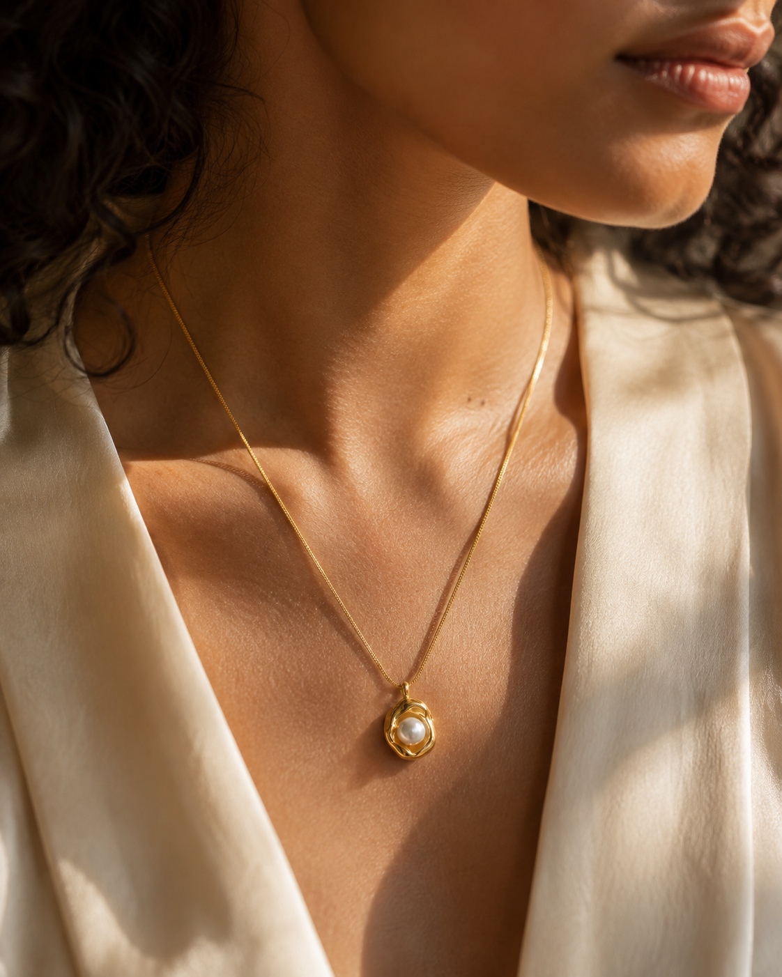 The Pearl Elan Pendant Necklace