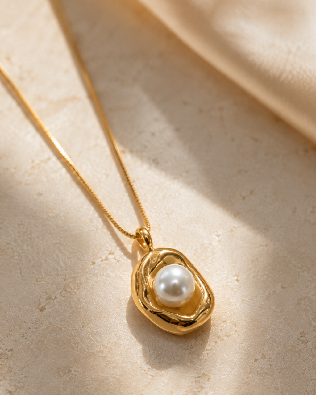 The Pearl Elan Pendant Necklace